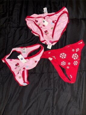 GAP women 3-Pack Pink & Red Cotton thongs and panty with Polka Dot and Snowflake